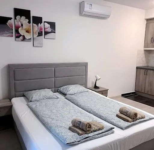 Corvin Cozy With Balcony309 *