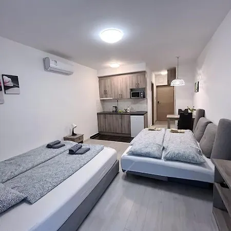 Appartamento Corvin Cozy With Balcony309 Budapest